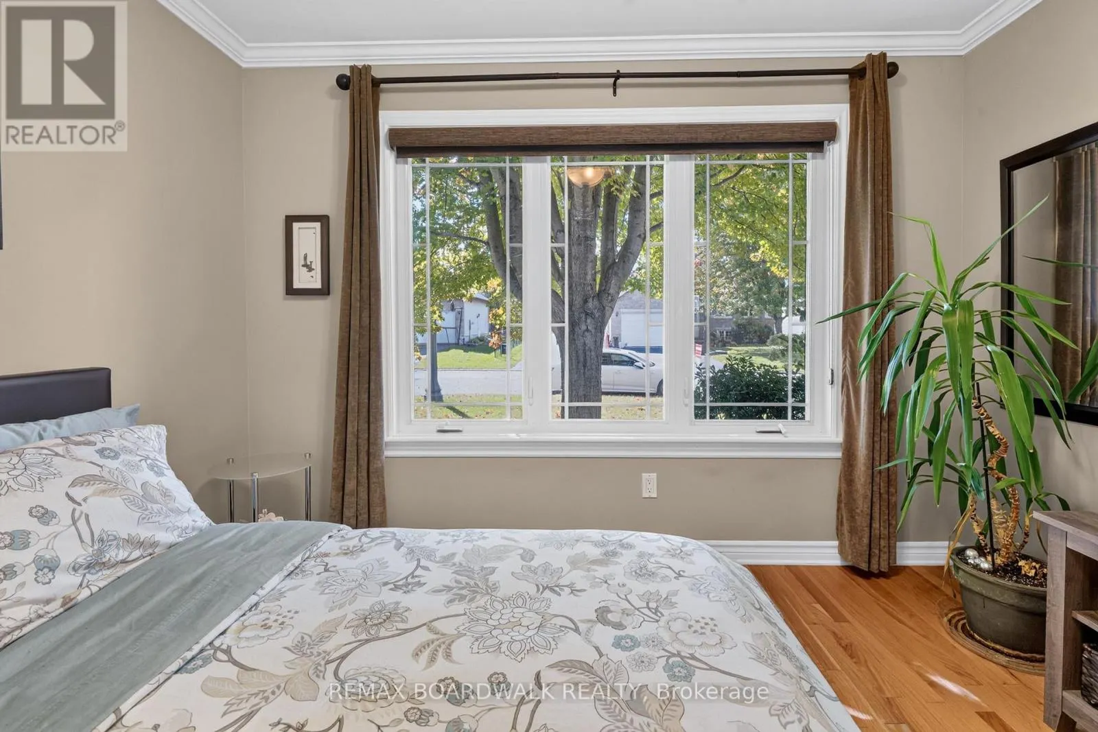 35 HONORE CRESCENT