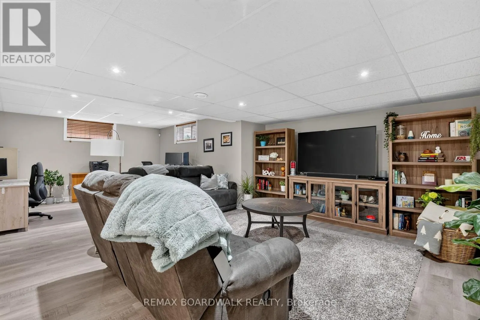 35 HONORE CRESCENT