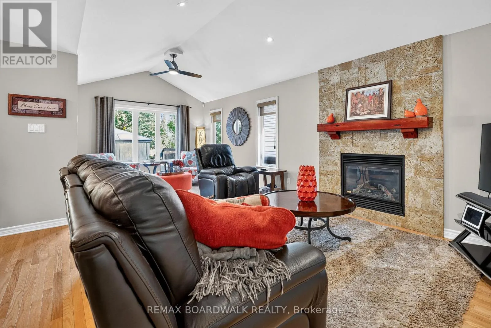 35 HONORE CRESCENT