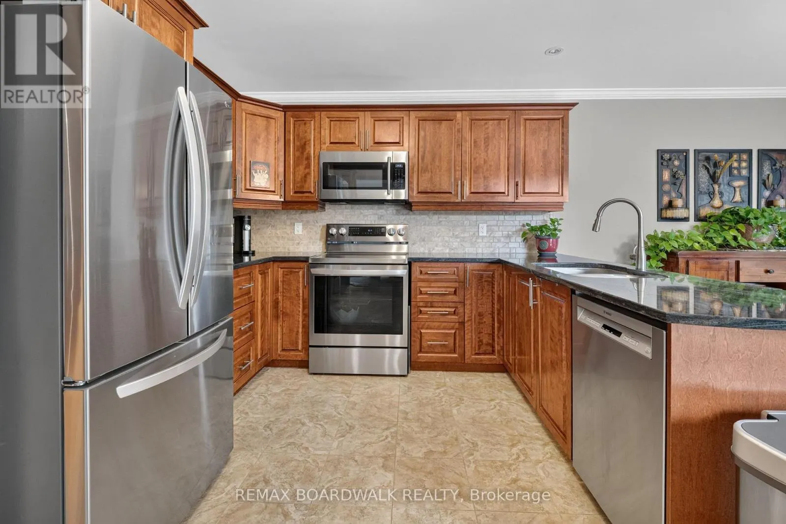 35 HONORE CRESCENT