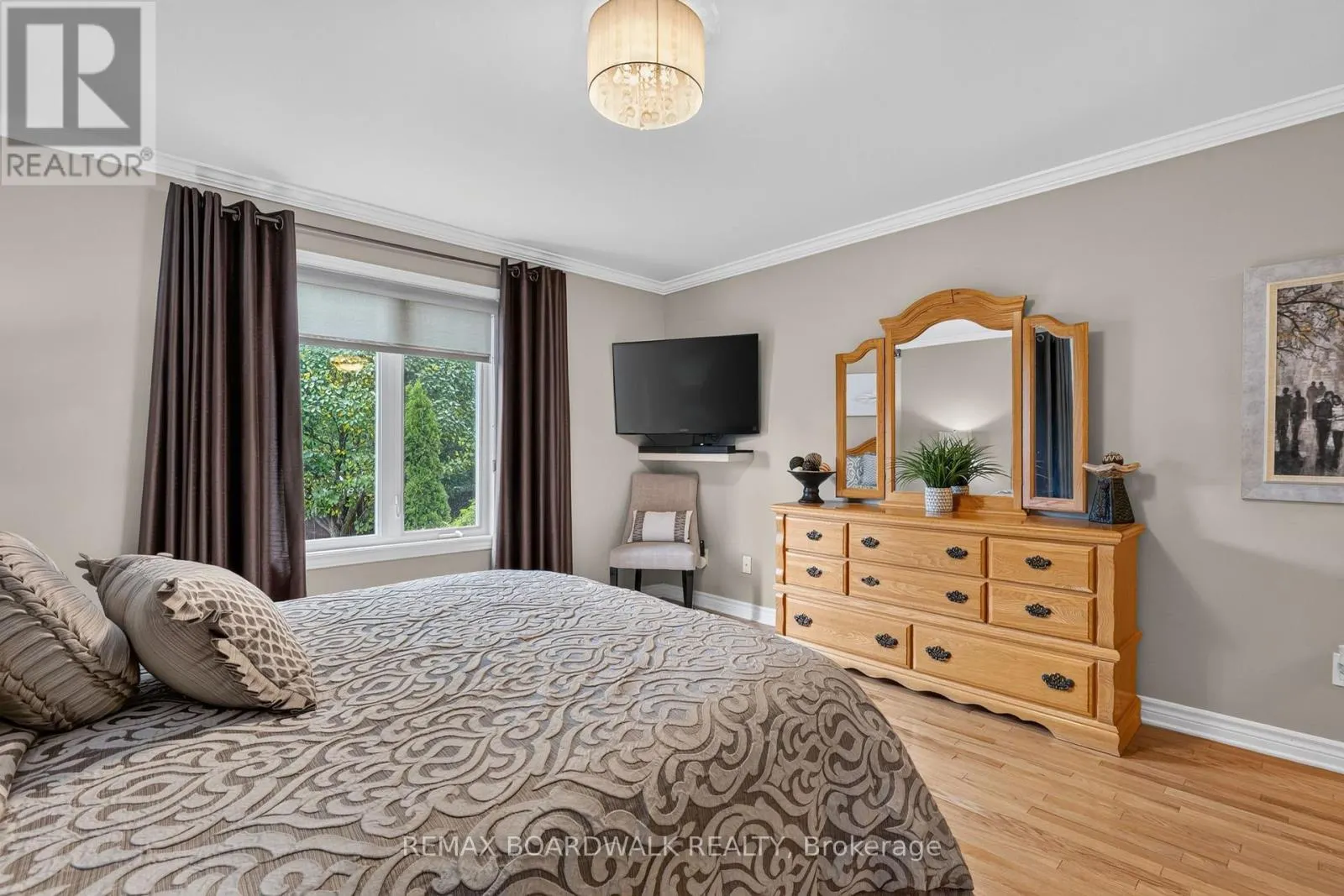 35 HONORE CRESCENT