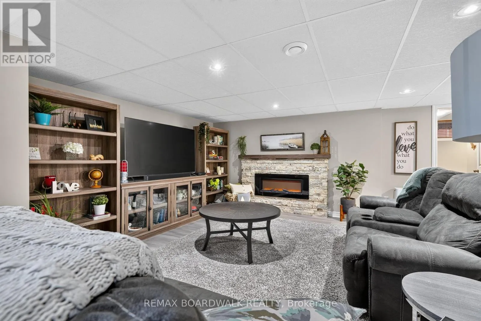 35 HONORE CRESCENT