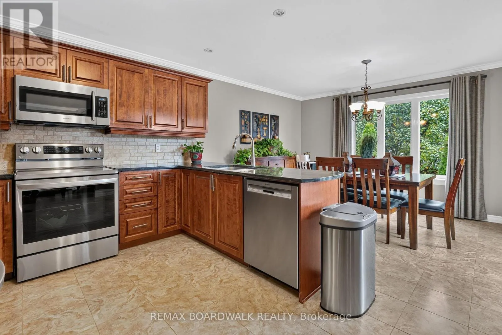 35 HONORE CRESCENT