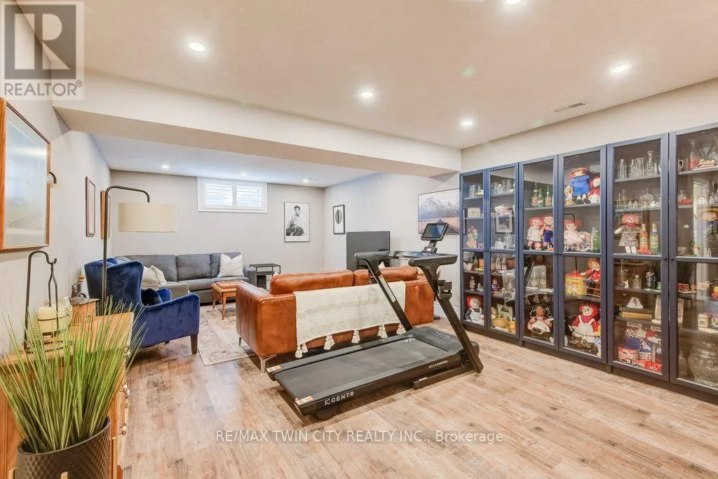 27 CORAL GABLES CRESCENT