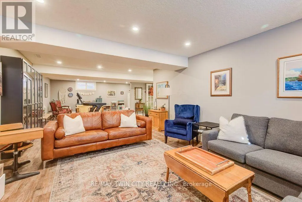 27 CORAL GABLES CRESCENT