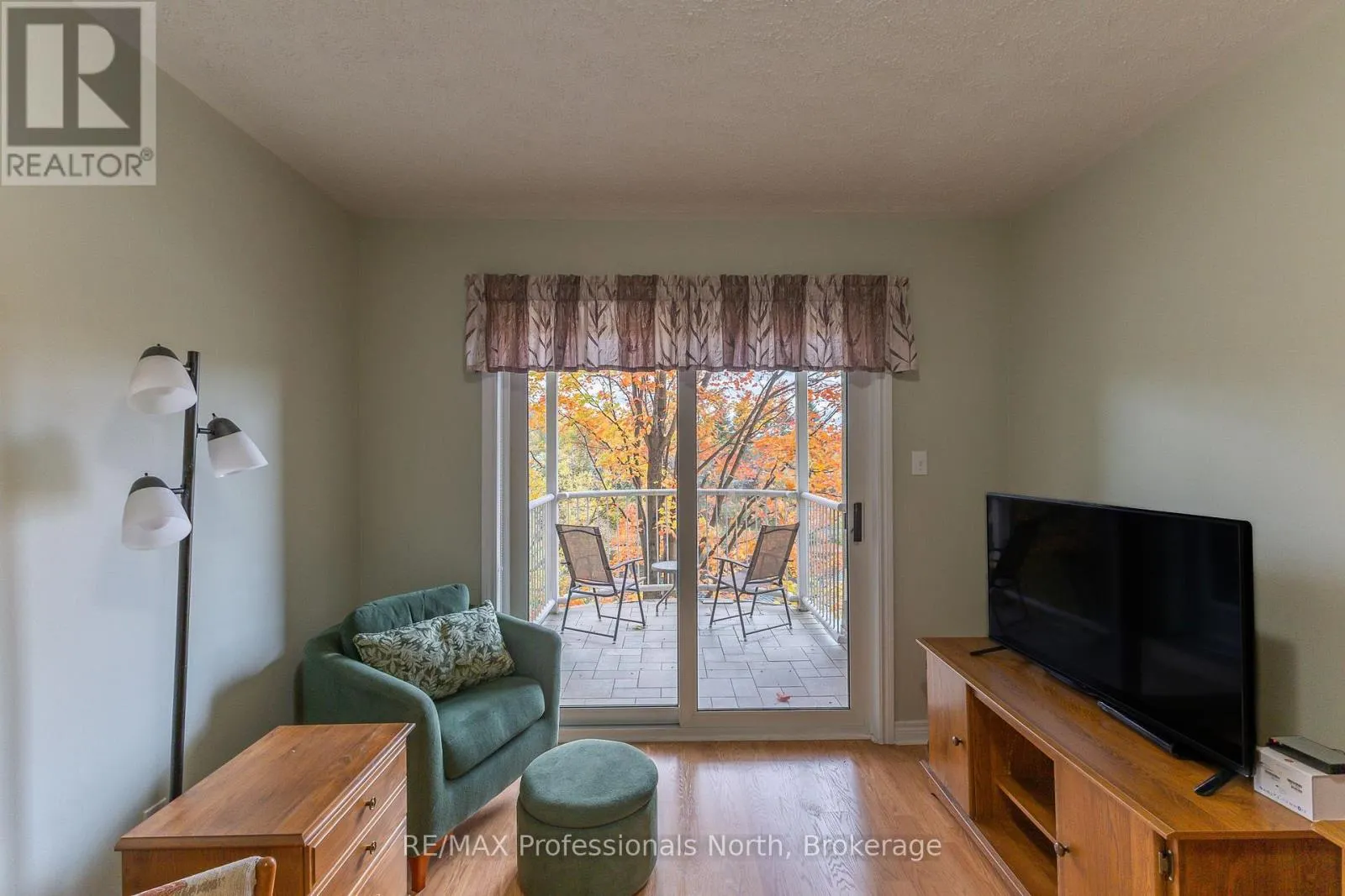 204 - 35 DAIRY LANE W #204