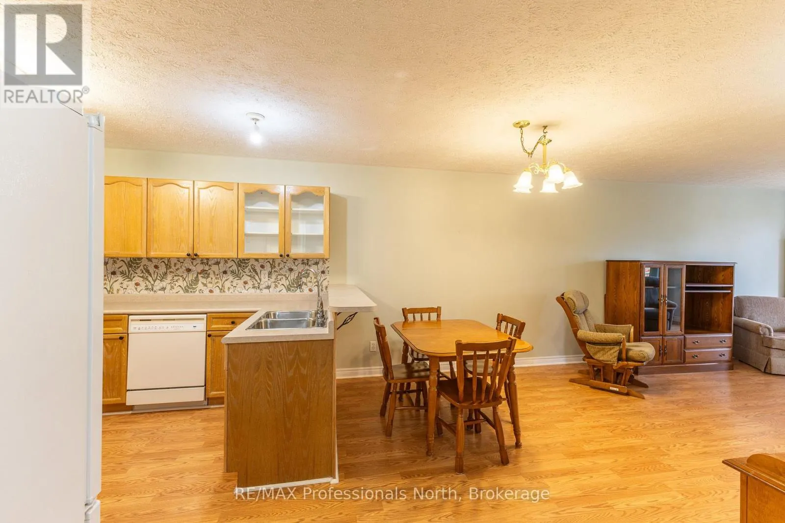 204 - 35 DAIRY LANE W #204