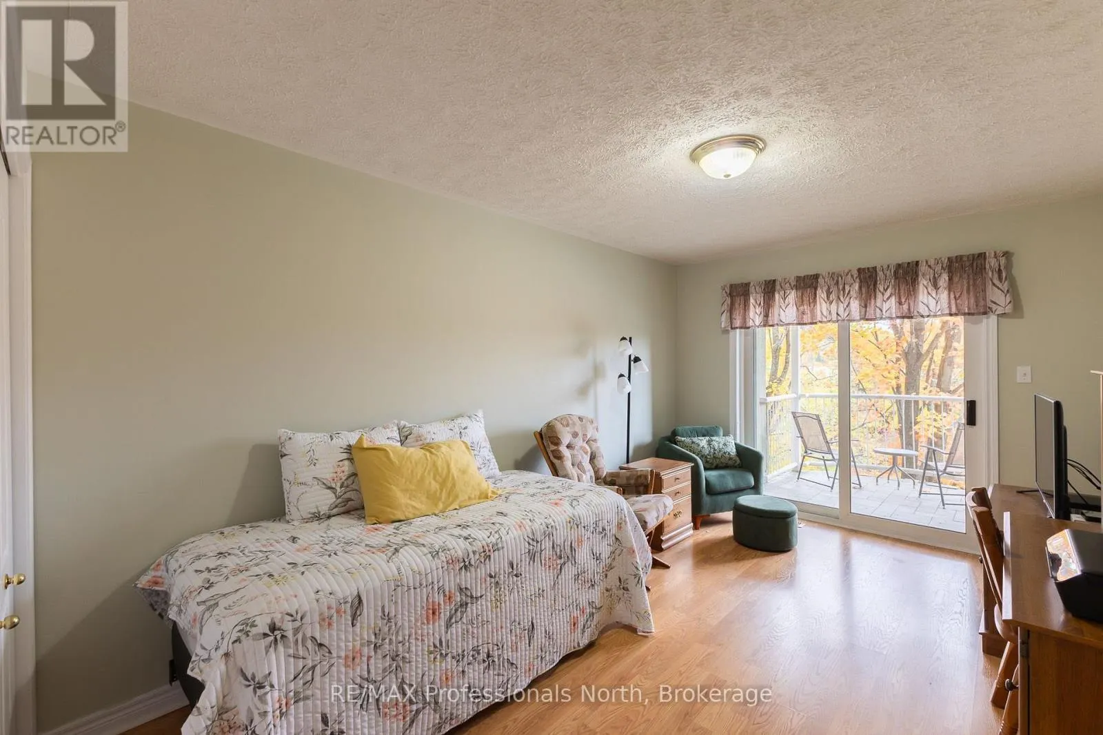 204 - 35 DAIRY LANE W #204