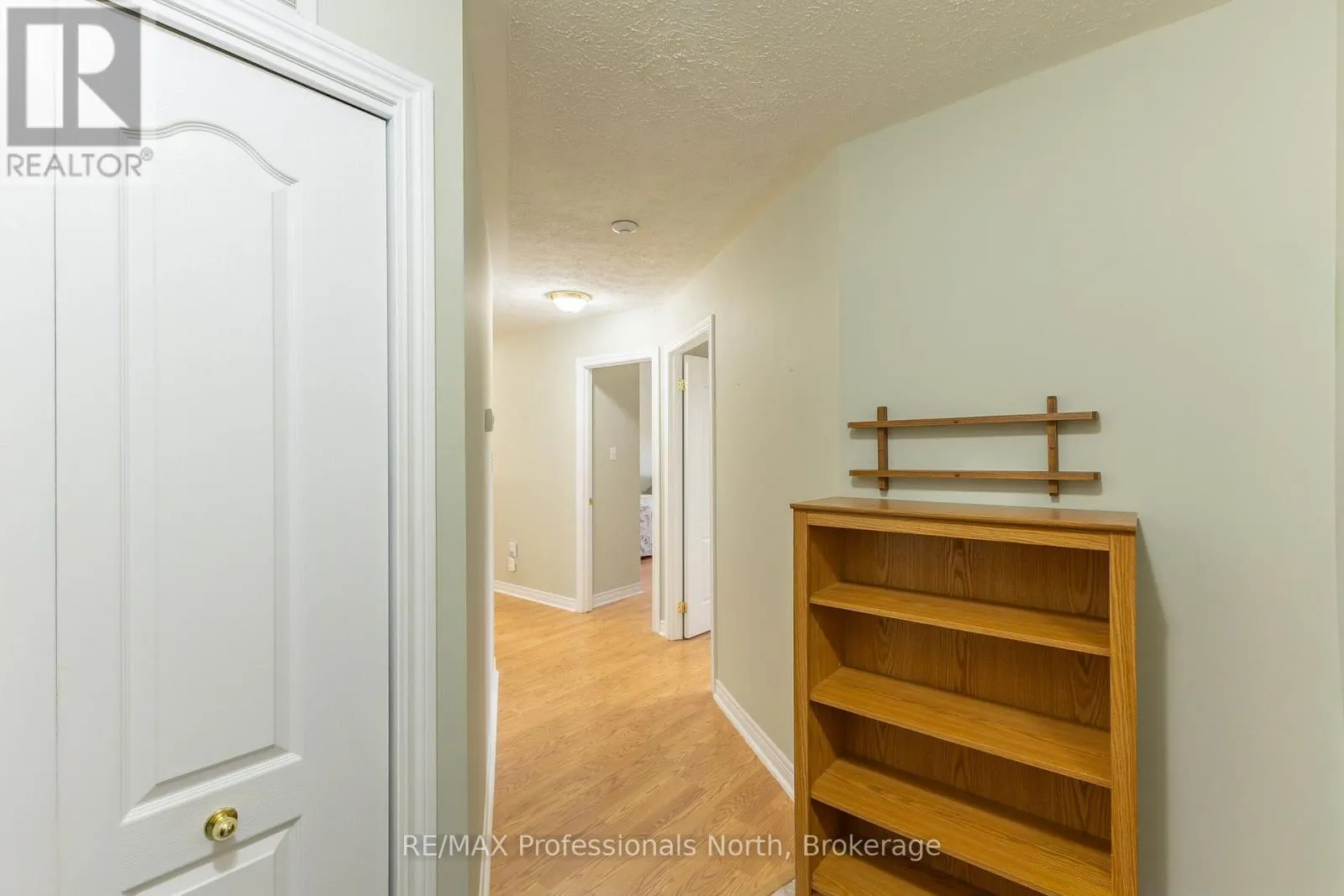 204 - 35 DAIRY LANE W #204