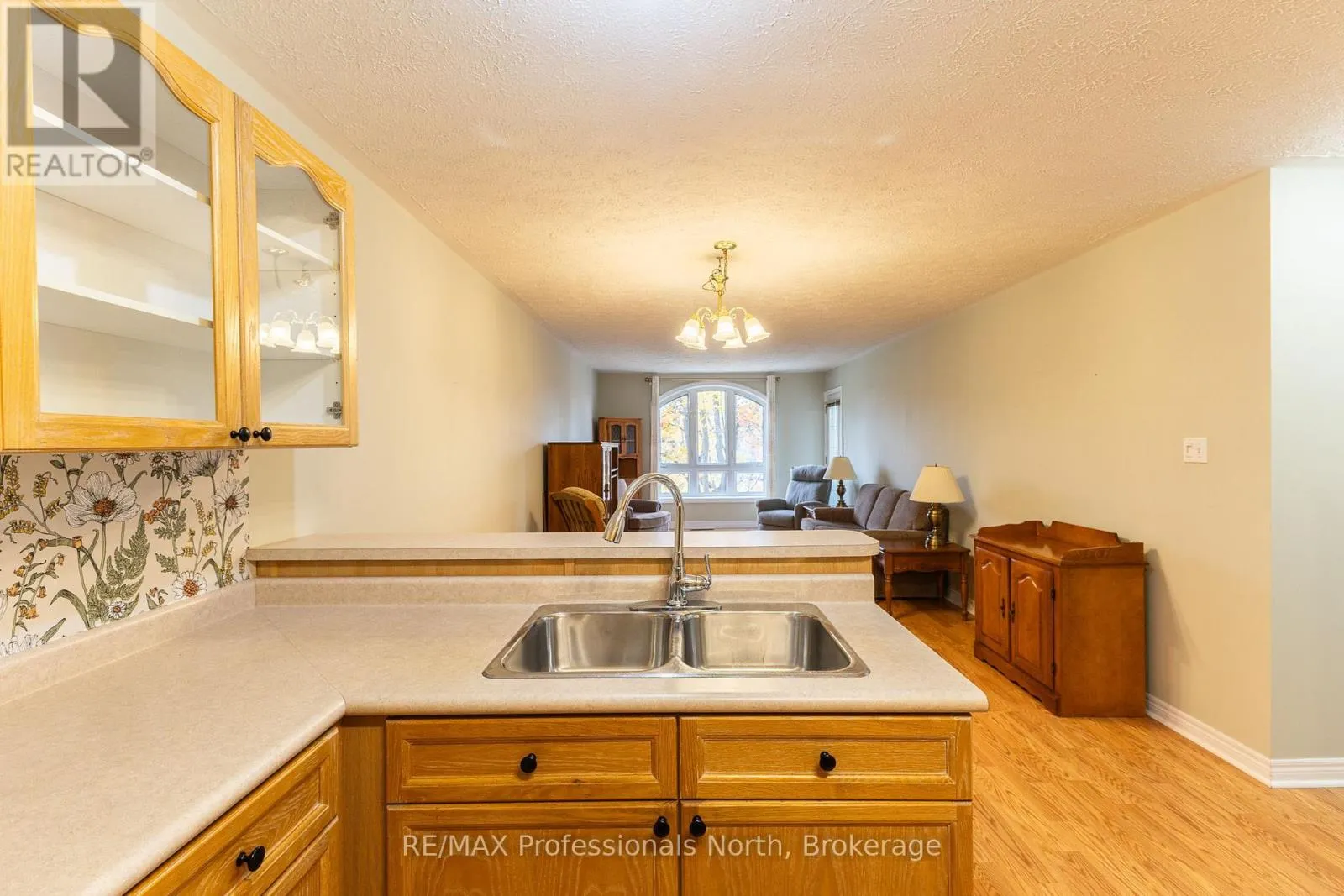 204 - 35 DAIRY LANE W #204
