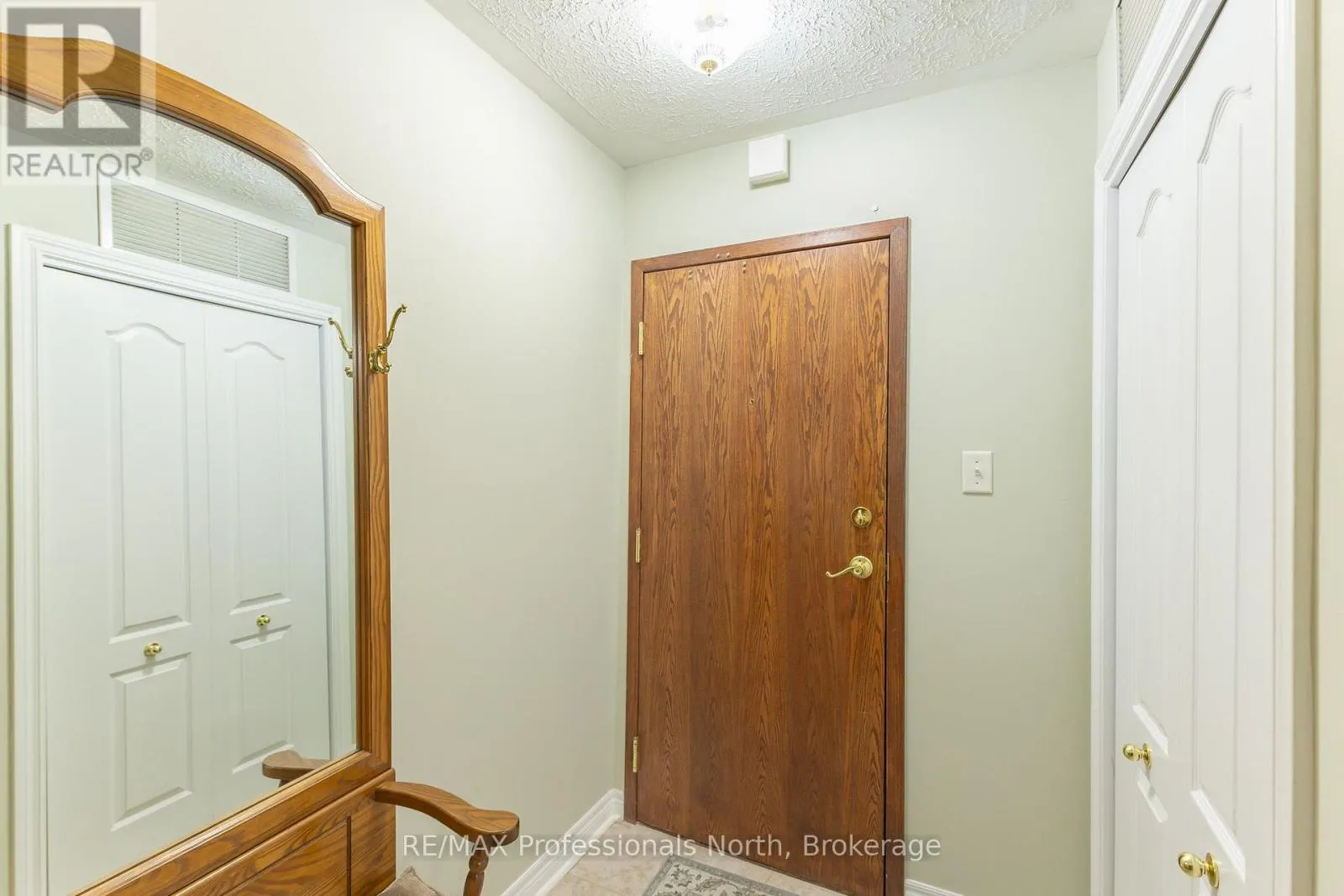 204 - 35 DAIRY LANE W #204