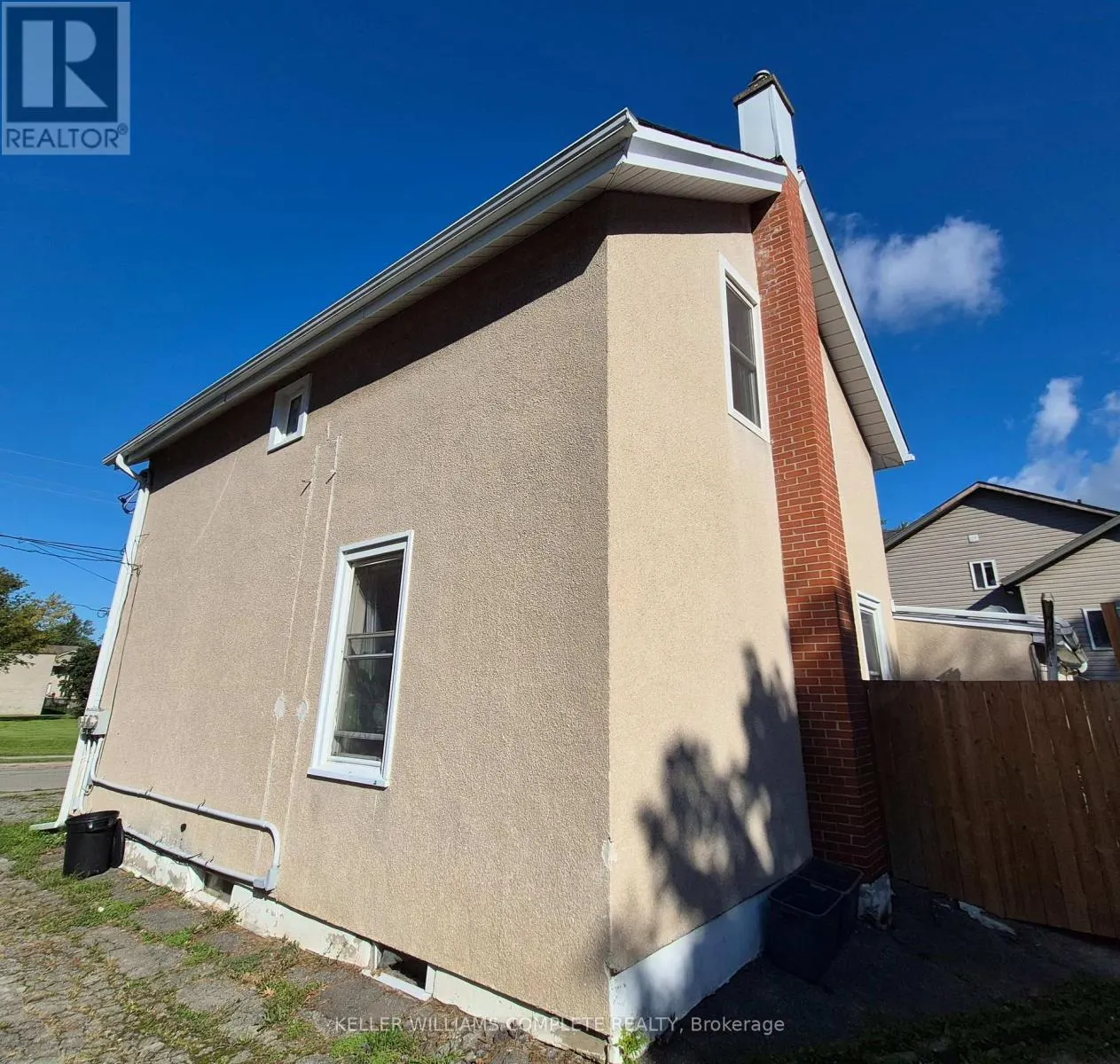 20 CARLETON STREET N