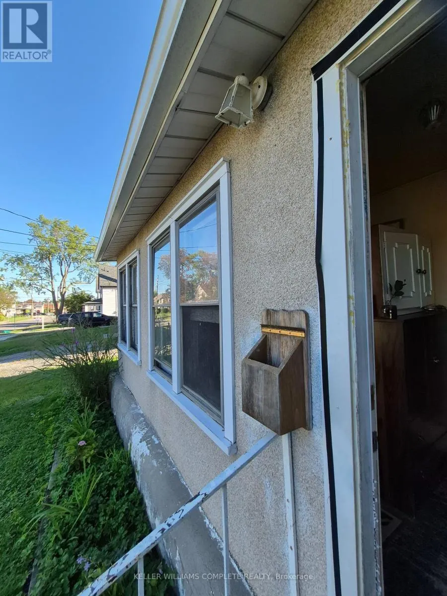 20 CARLETON STREET N