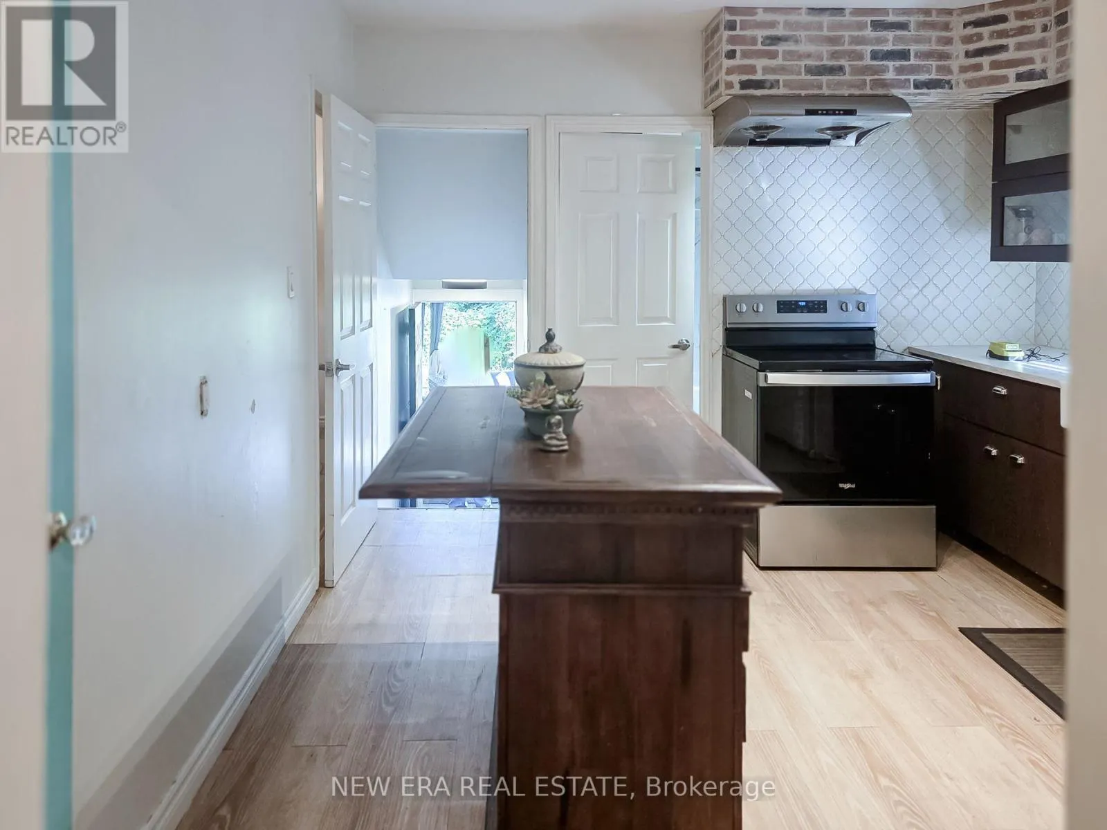 212 NIAGARA STREET