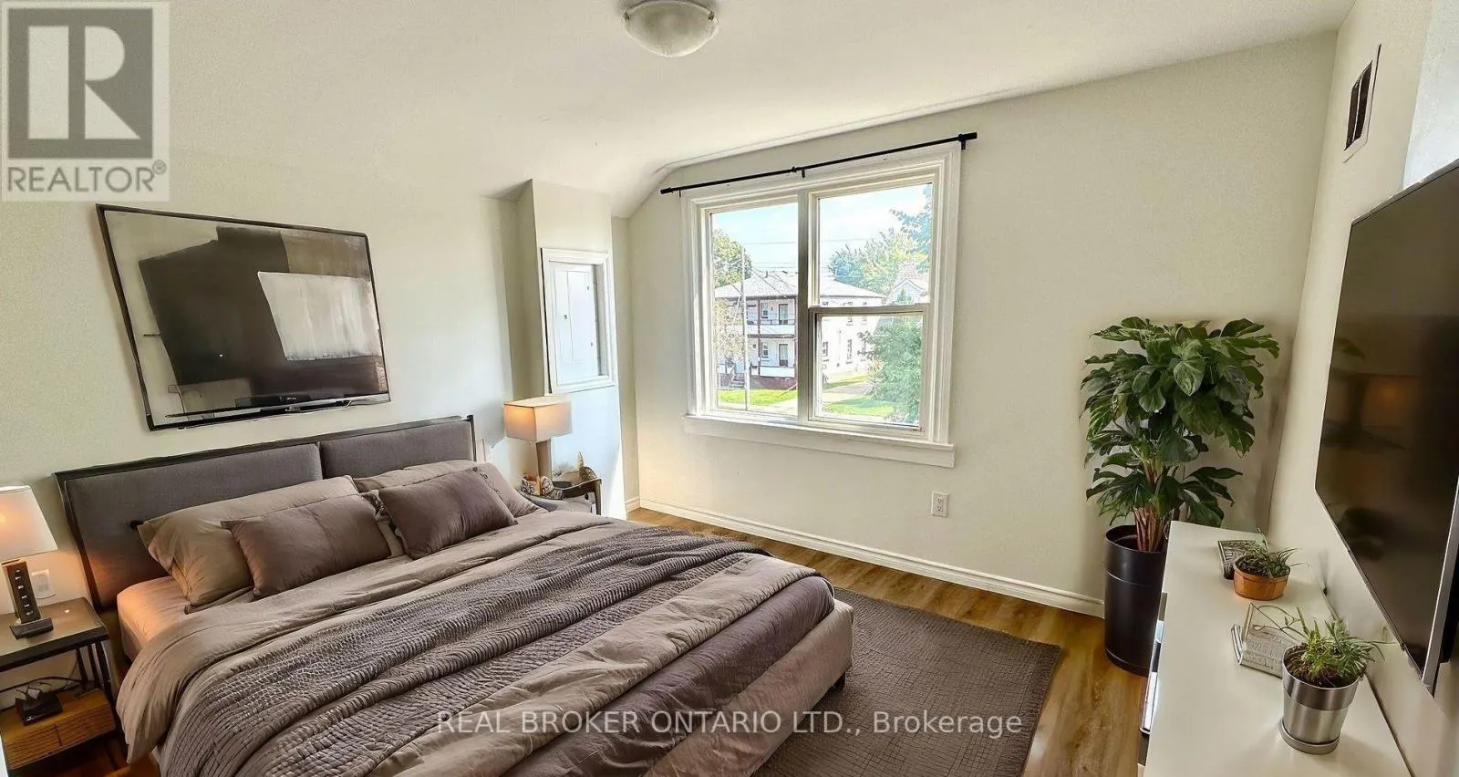 UPPER - 301 WALLACE AVE AVENUE S