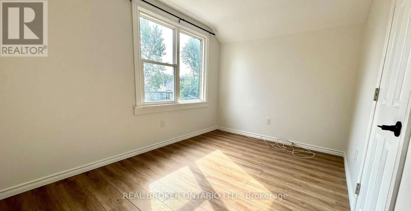 UPPER - 301 WALLACE AVE AVENUE S