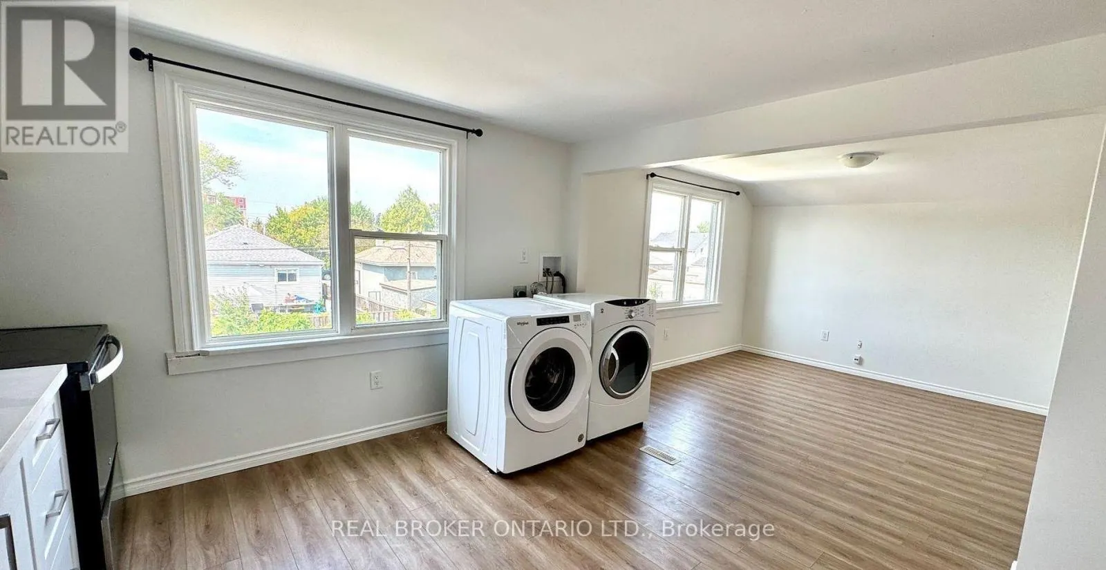 UPPER - 301 WALLACE AVE AVENUE S