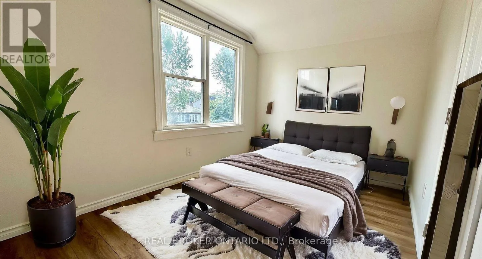 UPPER - 301 WALLACE AVE AVENUE S