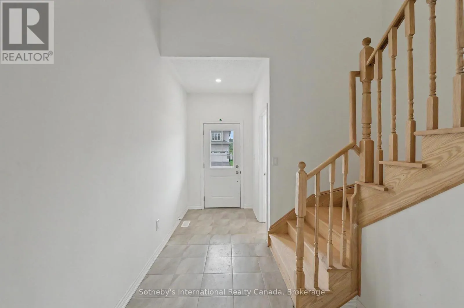 9 HILLCROFT WAY