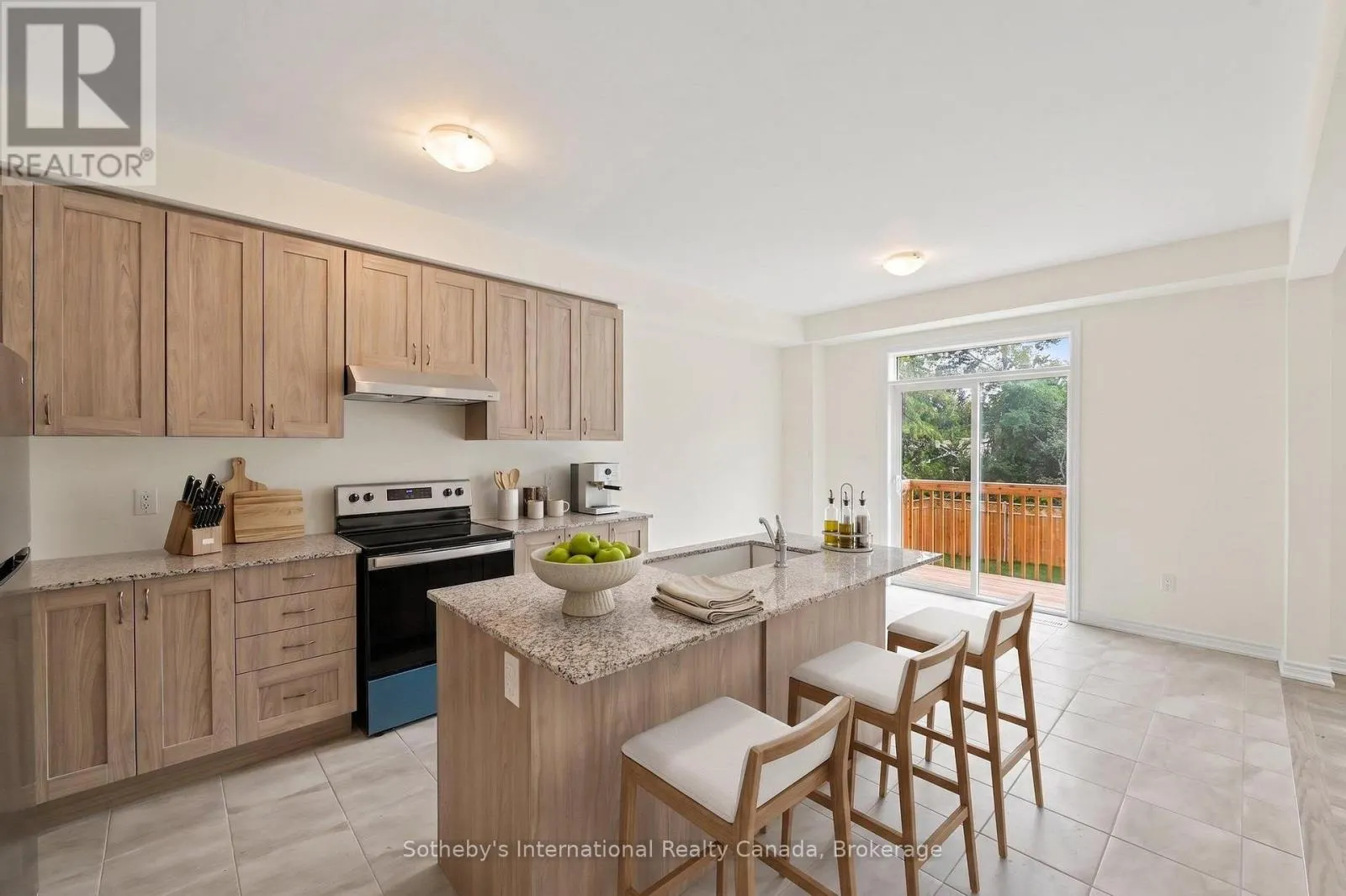 9 HILLCROFT WAY