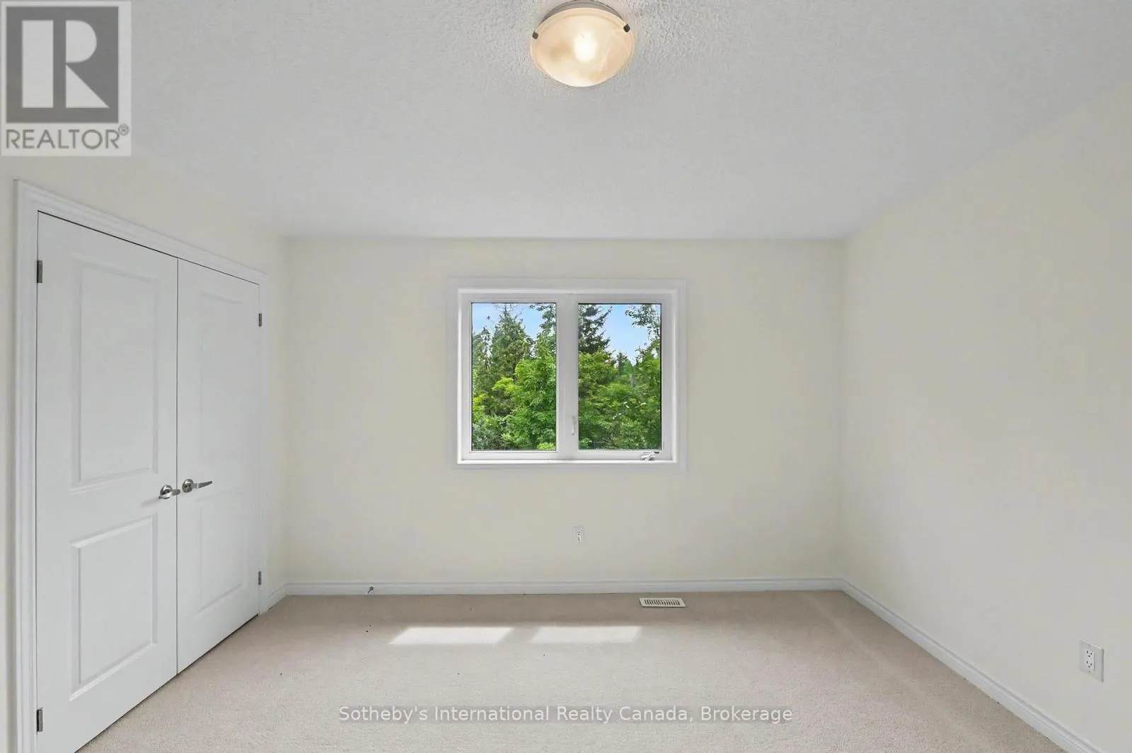 9 HILLCROFT WAY