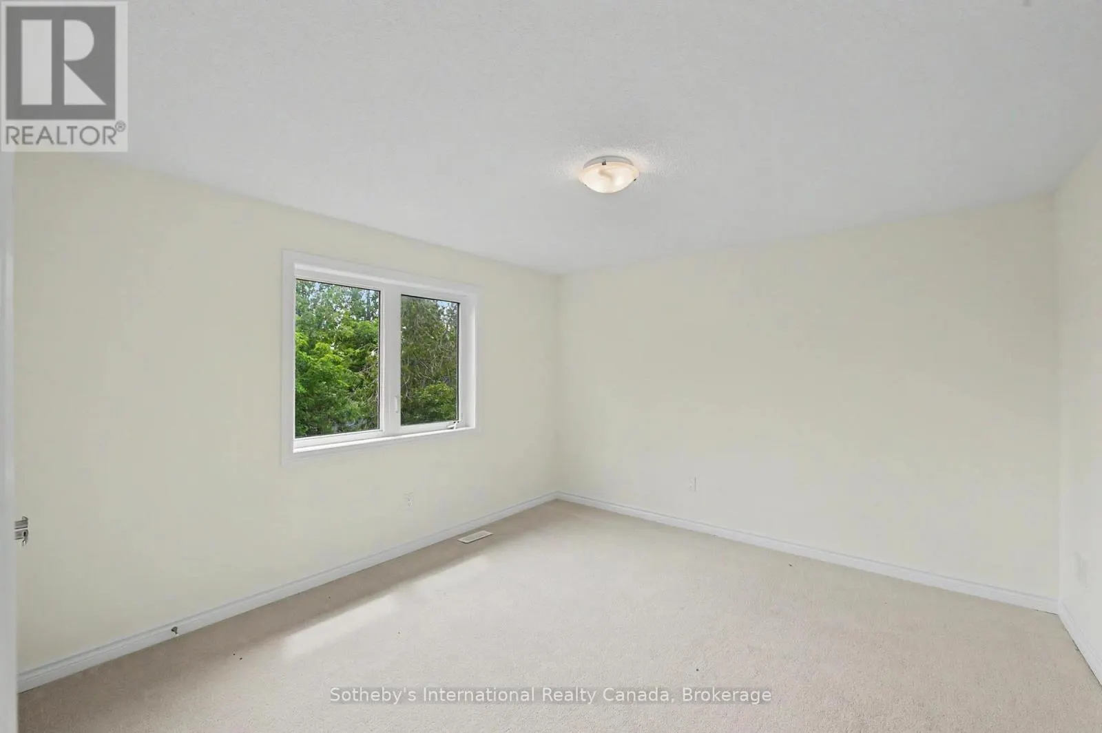 9 HILLCROFT WAY