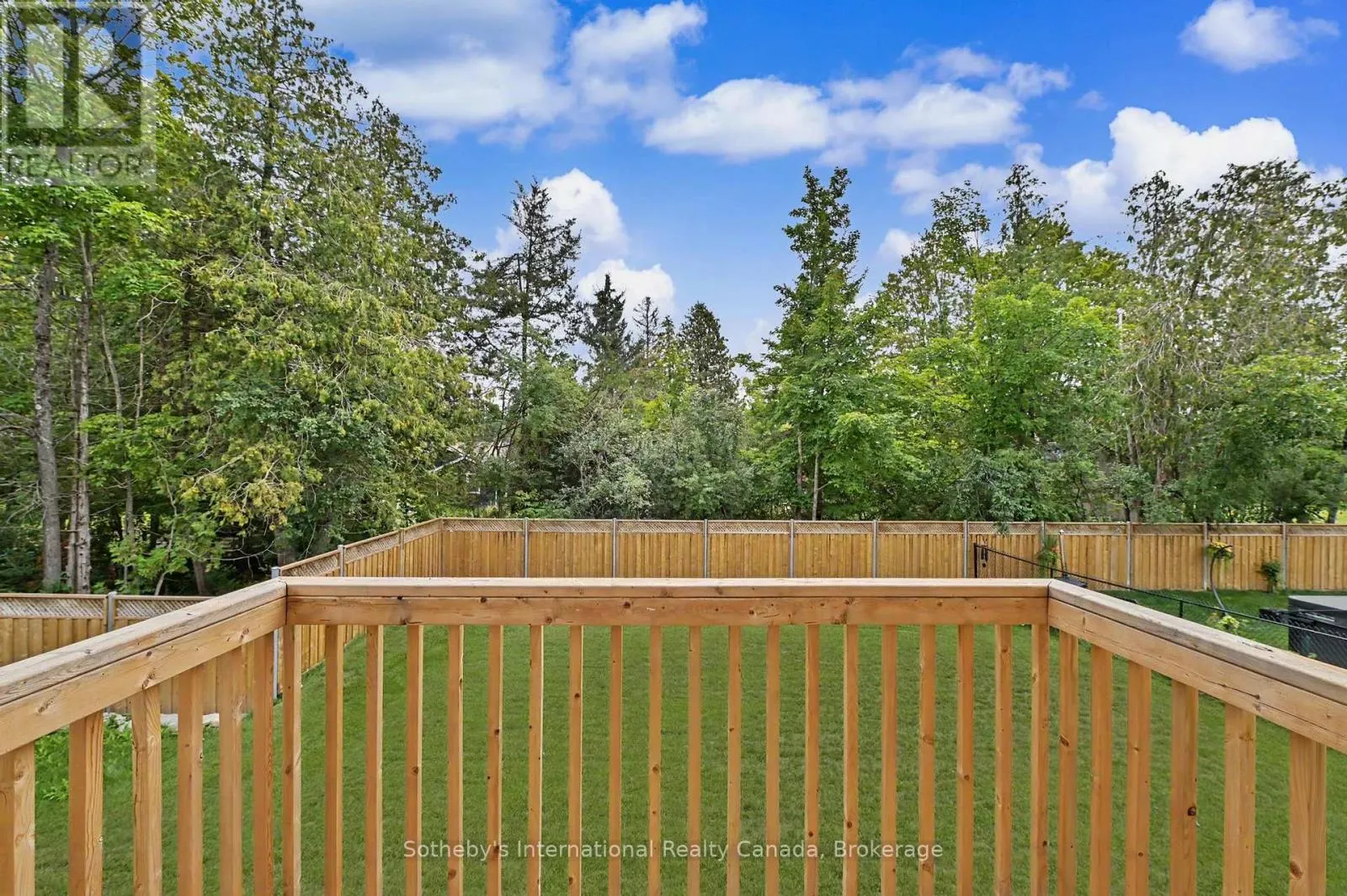 9 HILLCROFT WAY