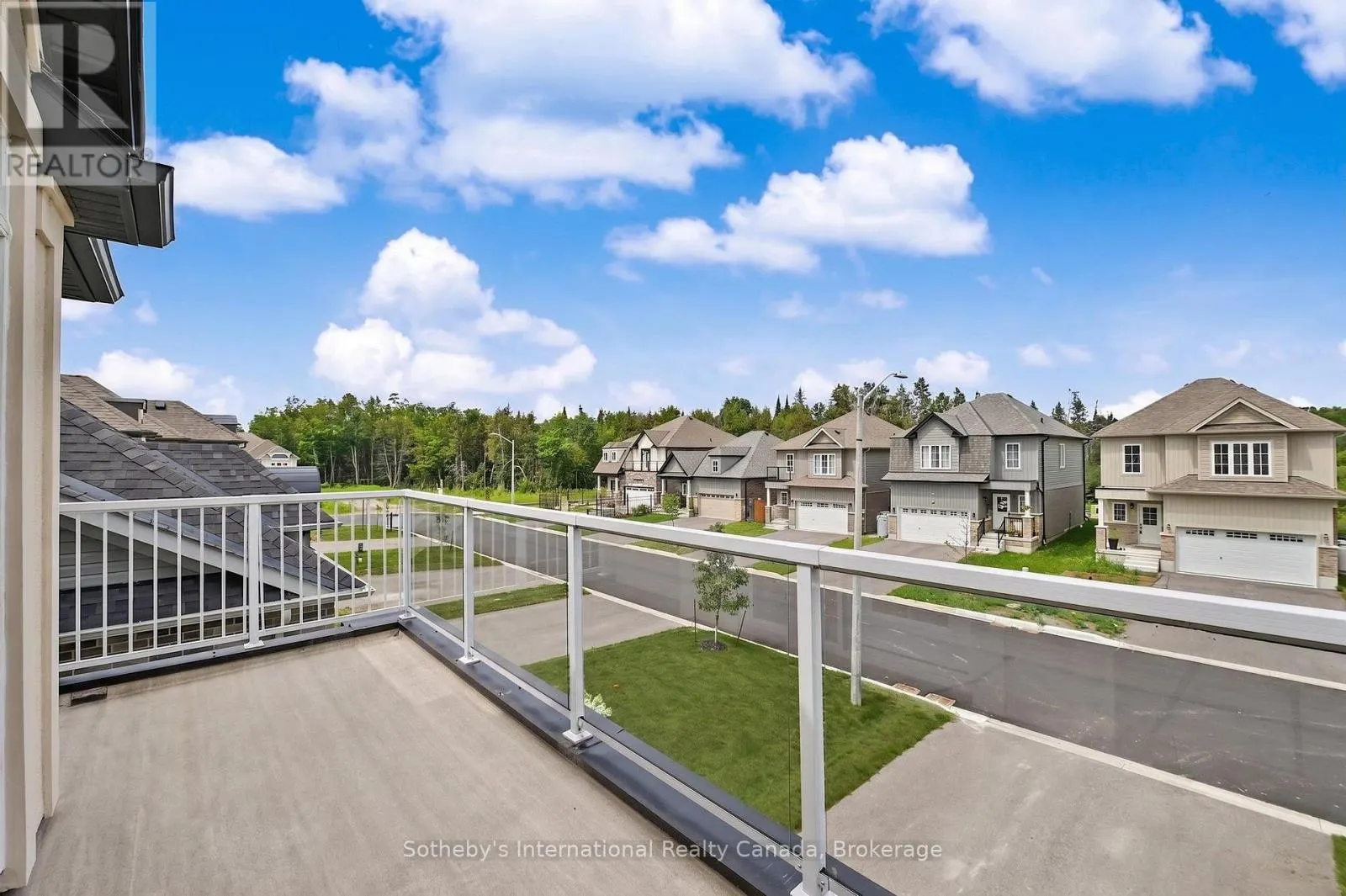 9 HILLCROFT WAY