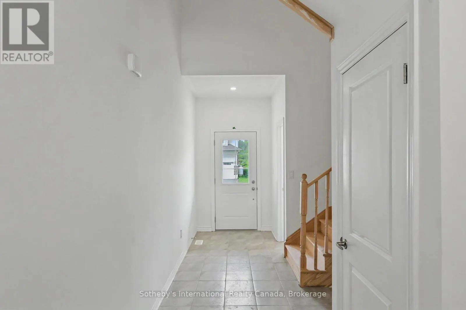 9 HILLCROFT WAY