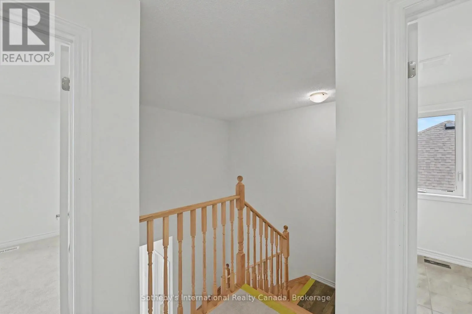 9 HILLCROFT WAY