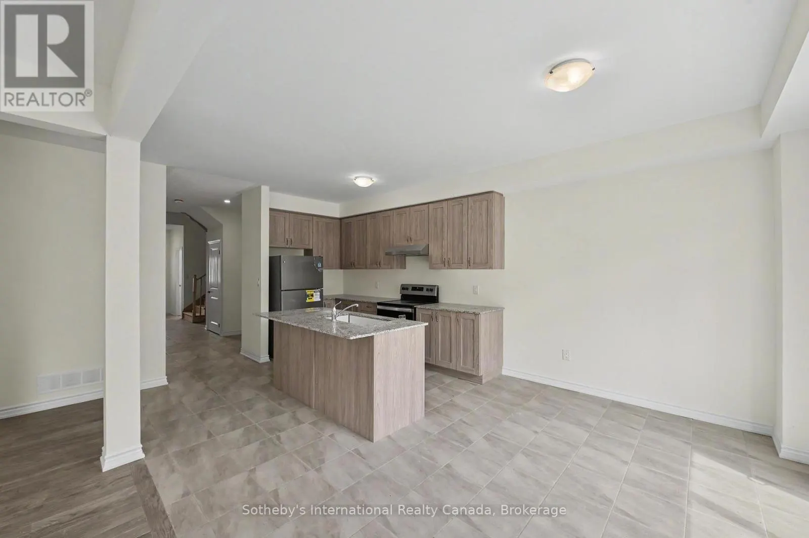 9 HILLCROFT WAY