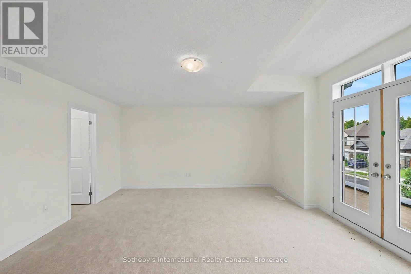 9 HILLCROFT WAY