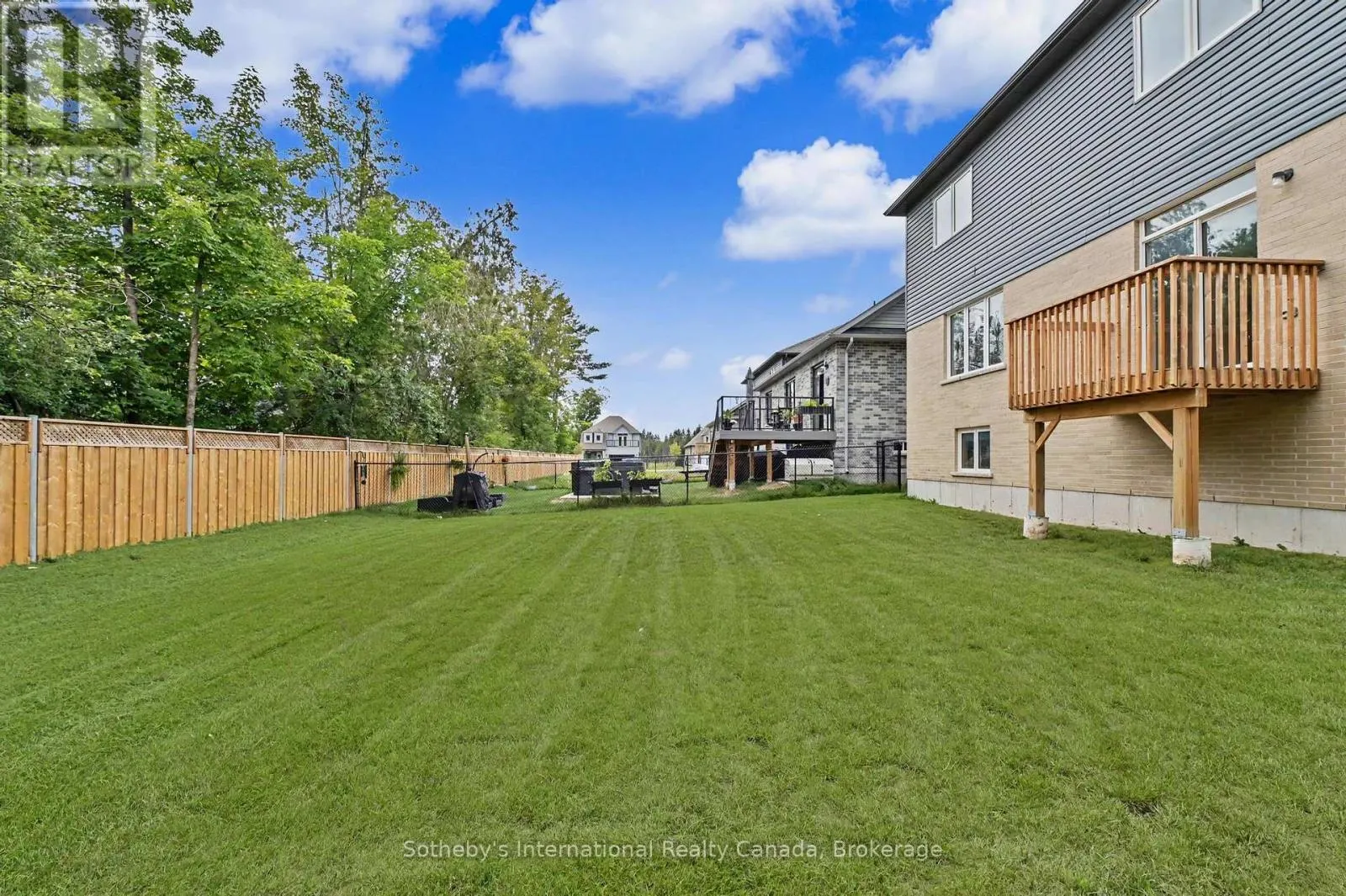9 HILLCROFT WAY