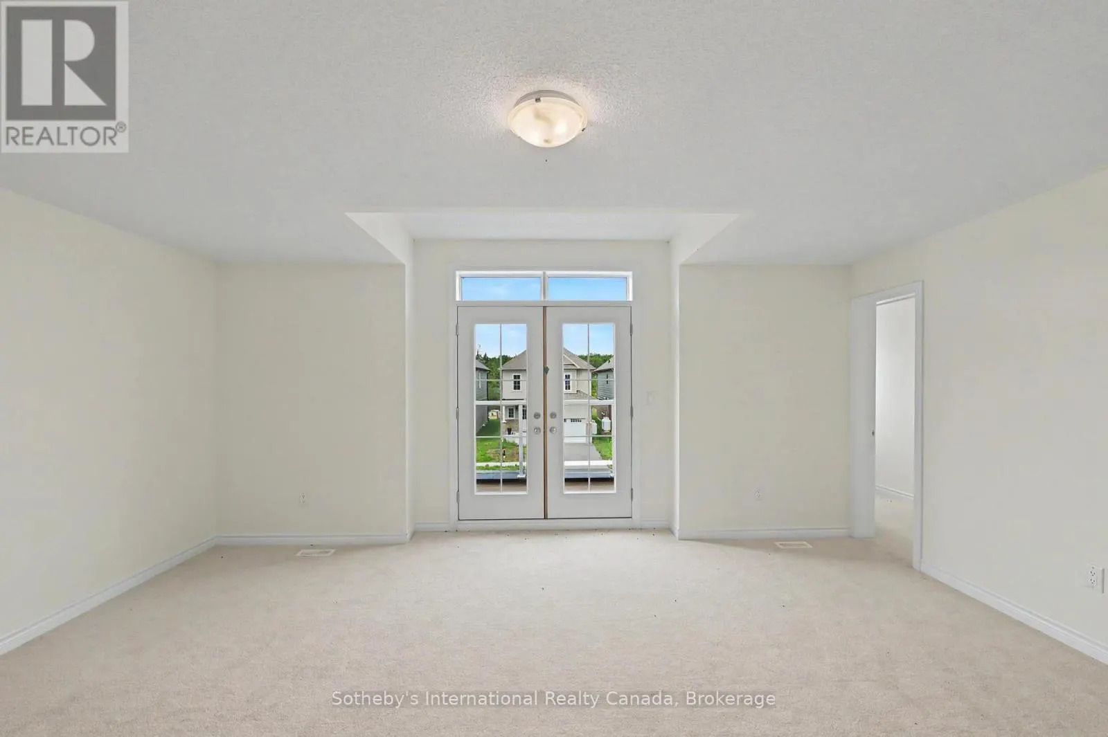9 HILLCROFT WAY