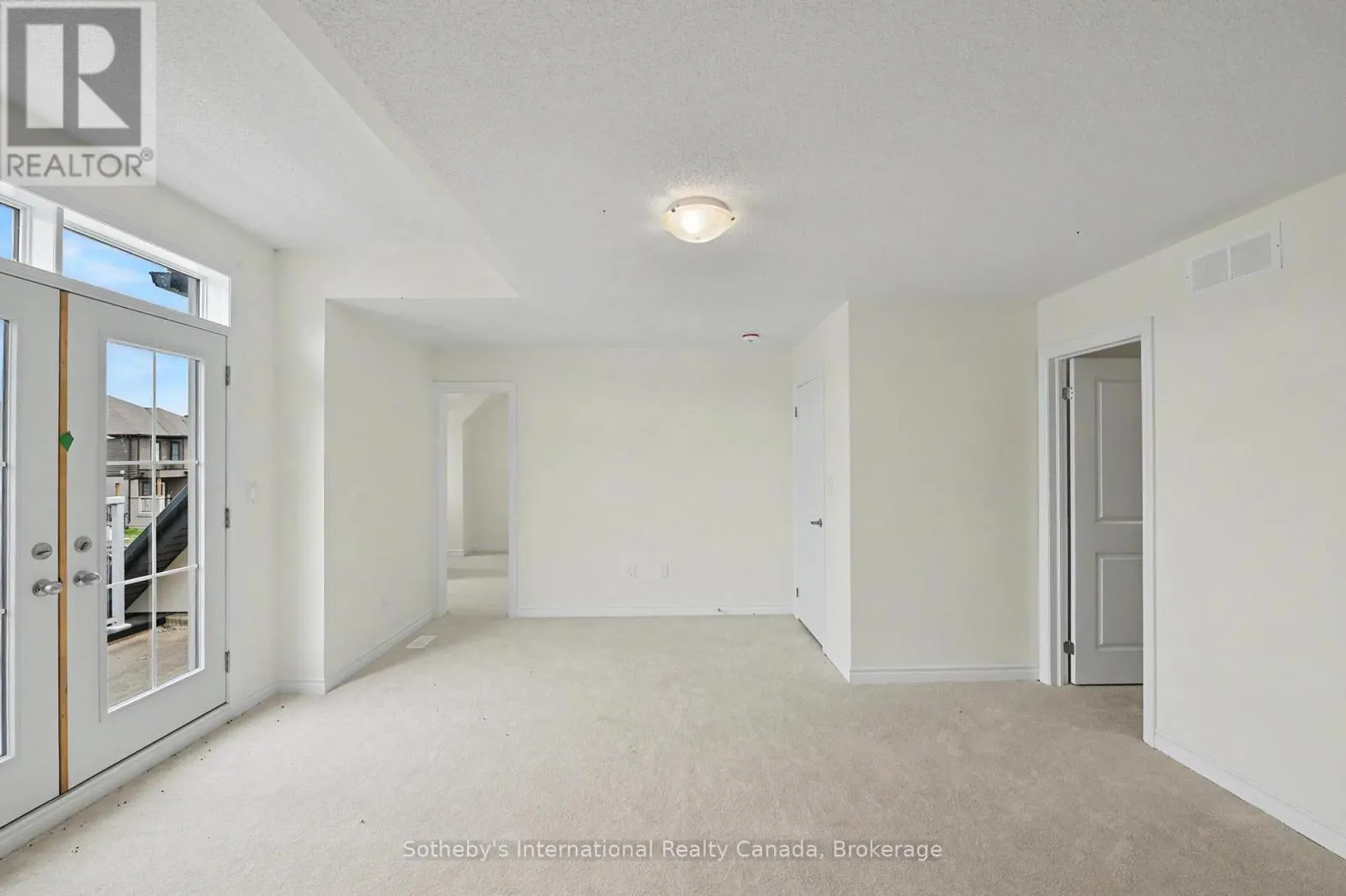 9 HILLCROFT WAY