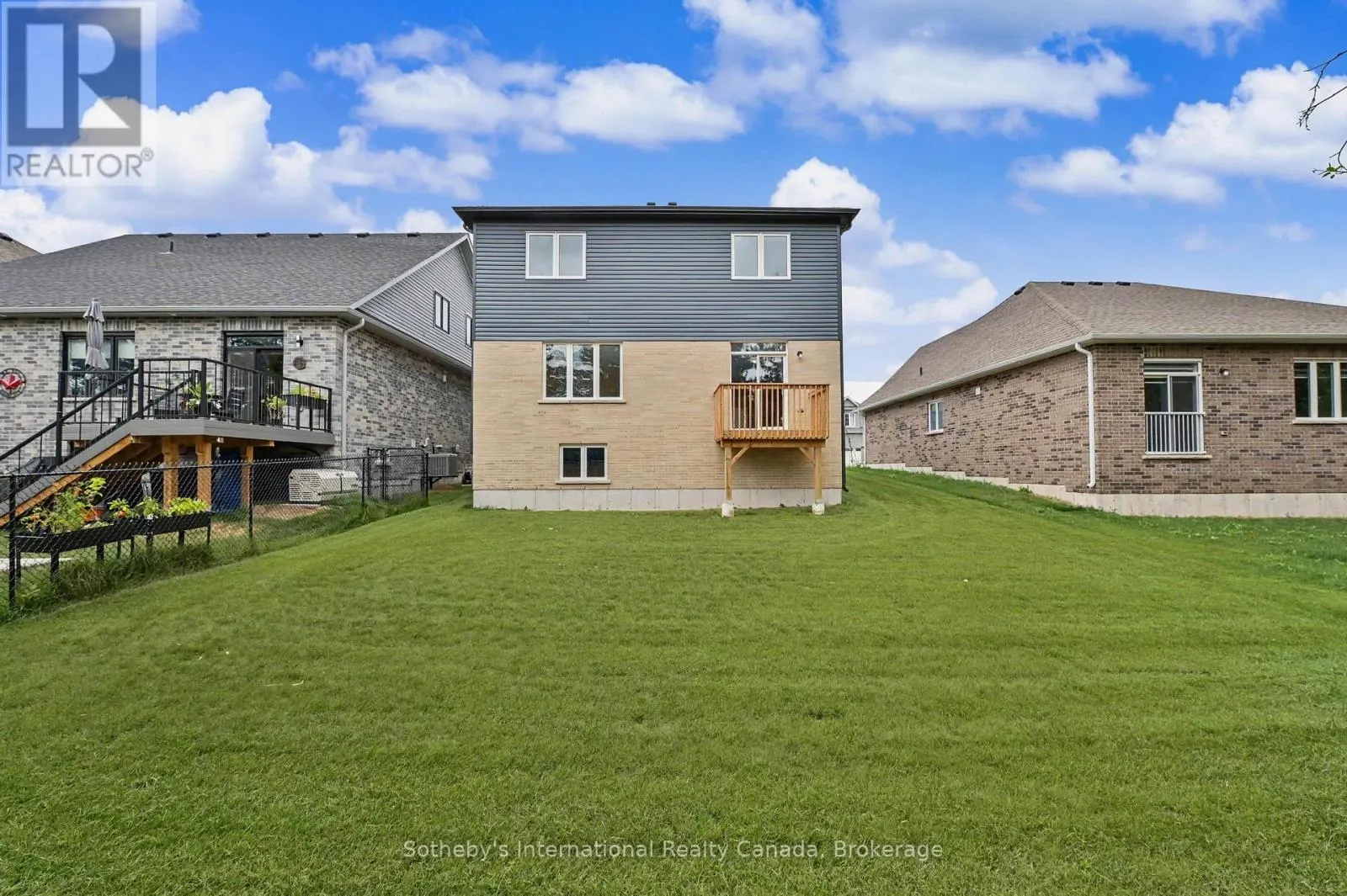 9 HILLCROFT WAY