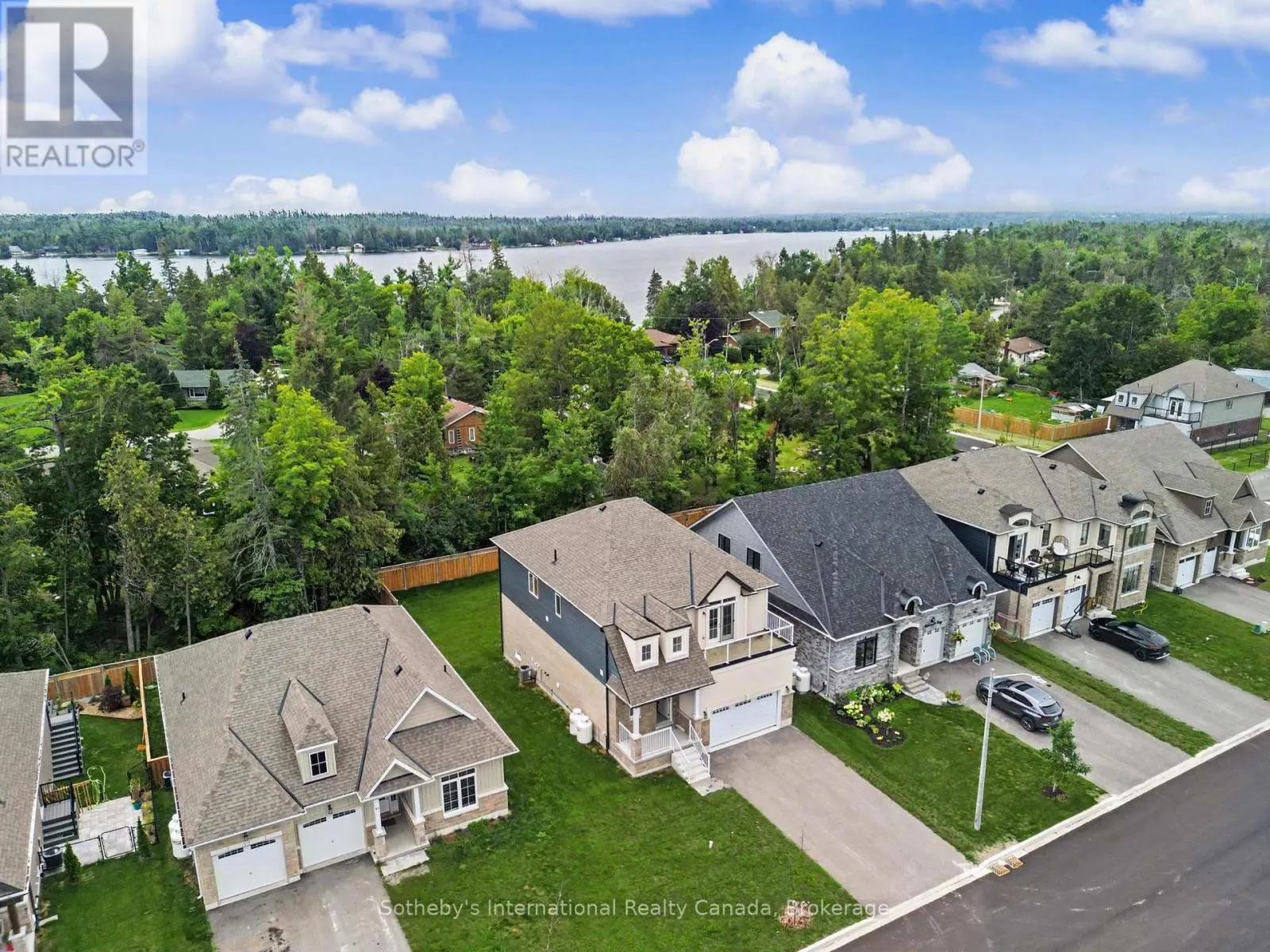 9 HILLCROFT WAY