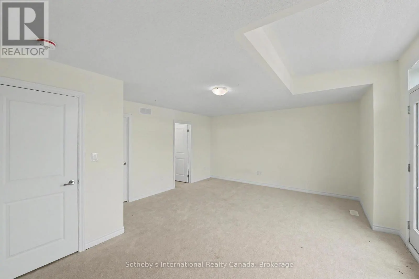 9 HILLCROFT WAY