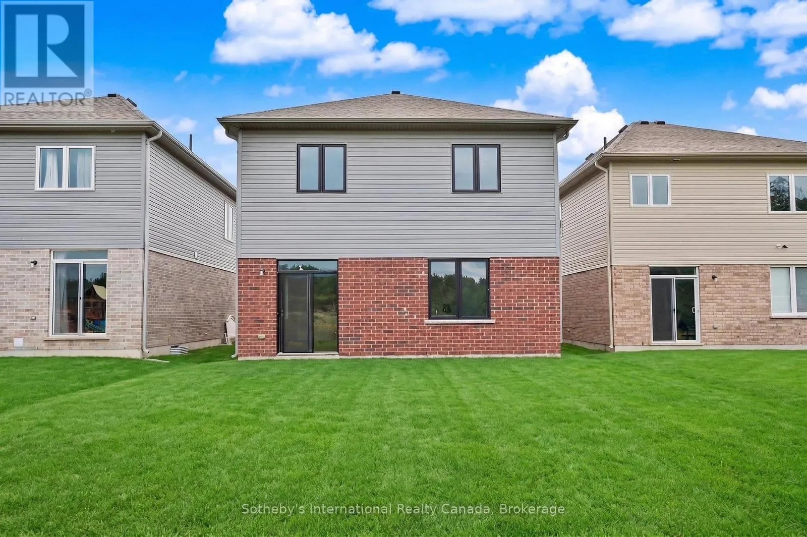 12 HILLCROFT WAY