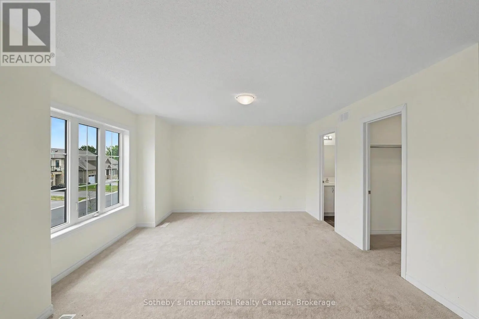 12 HILLCROFT WAY
