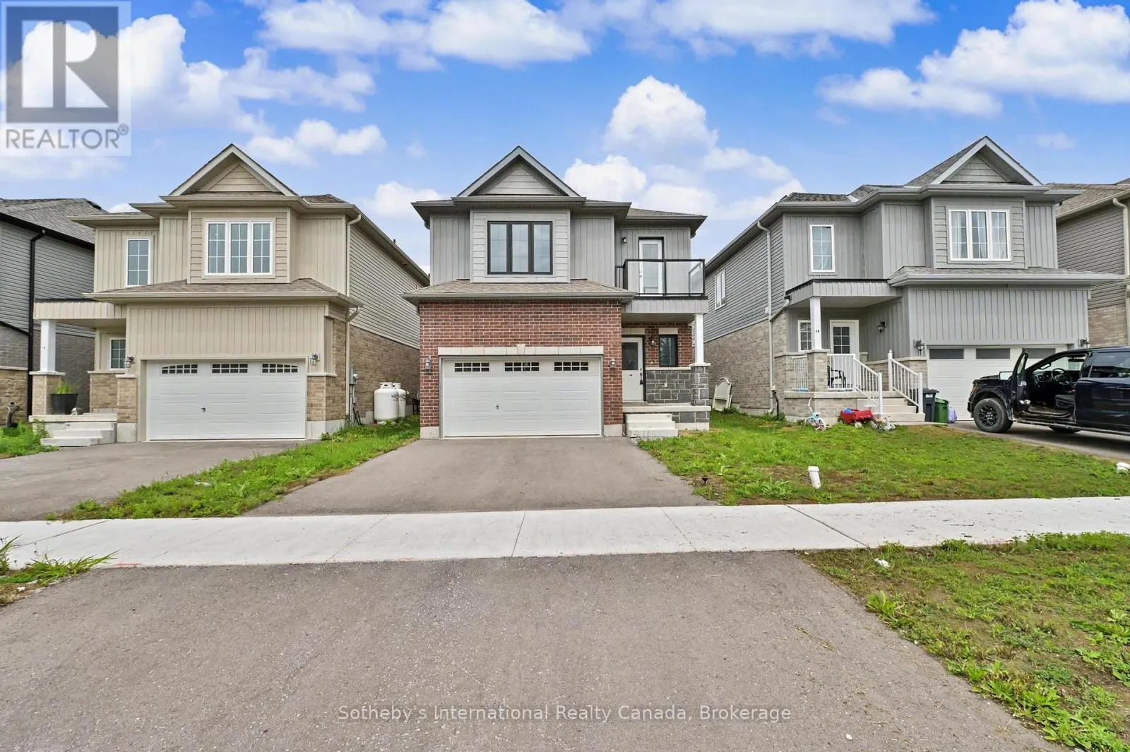 12 HILLCROFT WAY