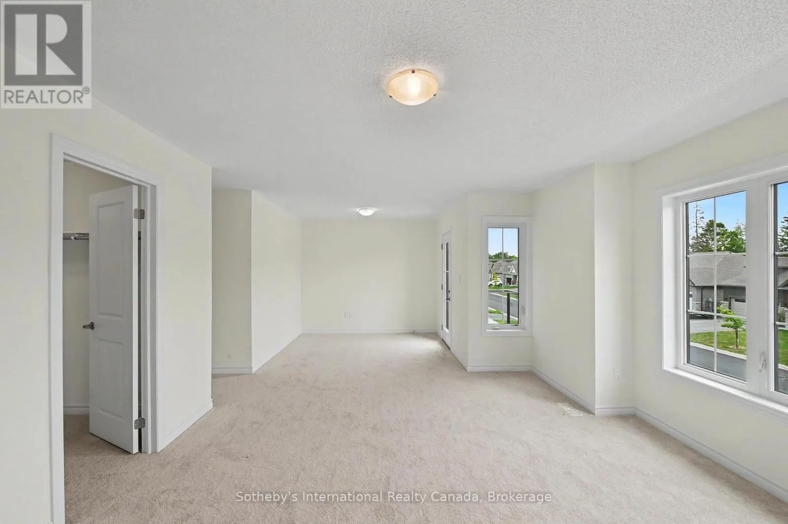 12 HILLCROFT WAY
