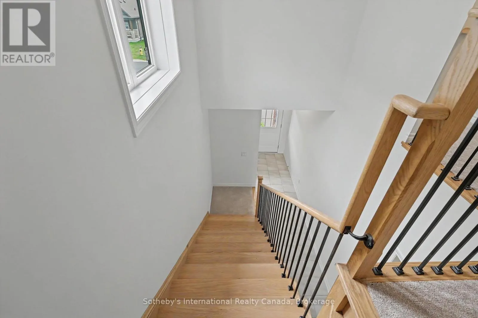 12 HILLCROFT WAY