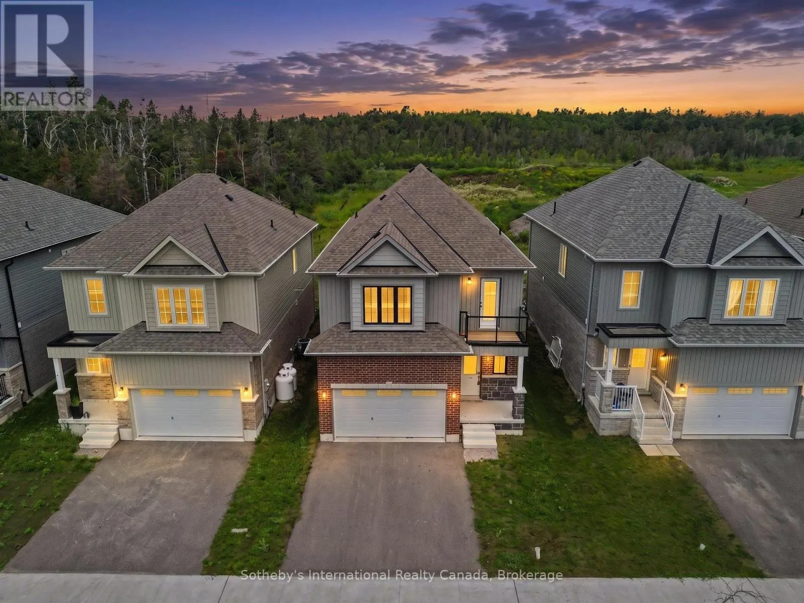 12 HILLCROFT WAY