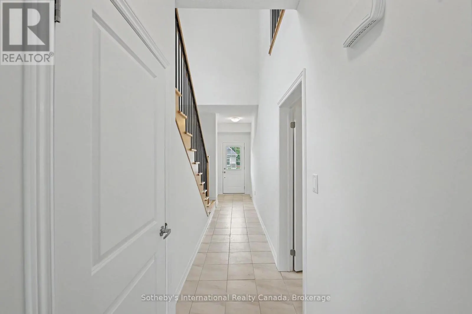 12 HILLCROFT WAY