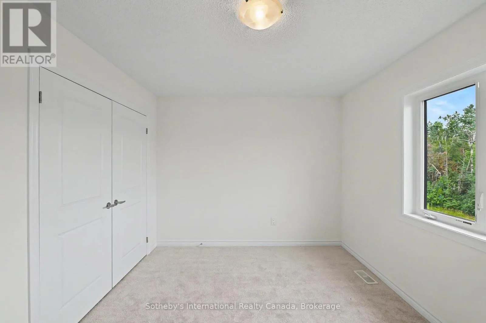 12 HILLCROFT WAY