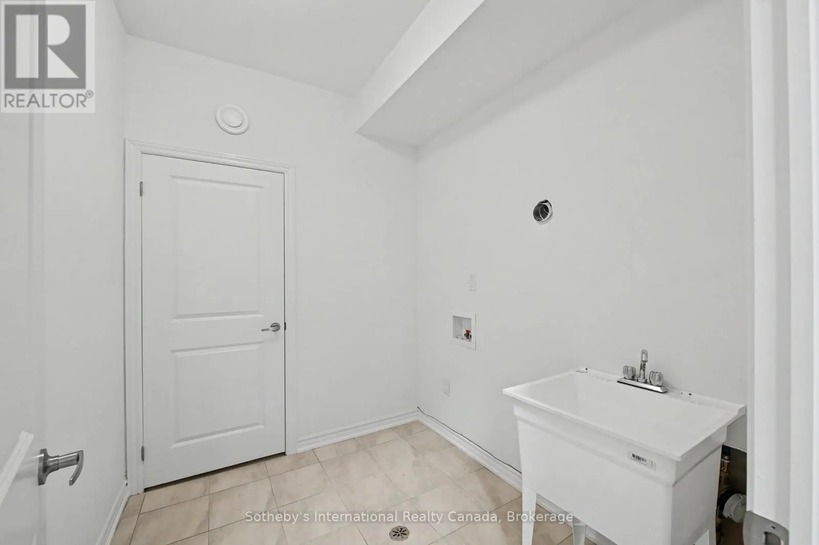 12 HILLCROFT WAY
