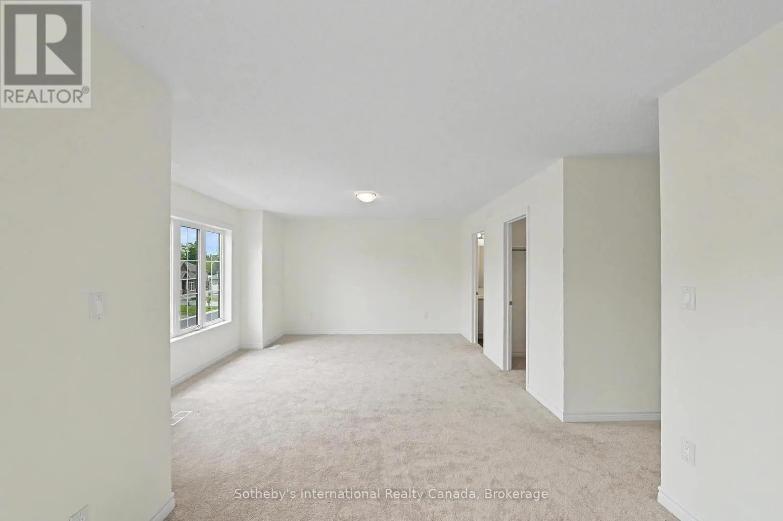 12 HILLCROFT WAY