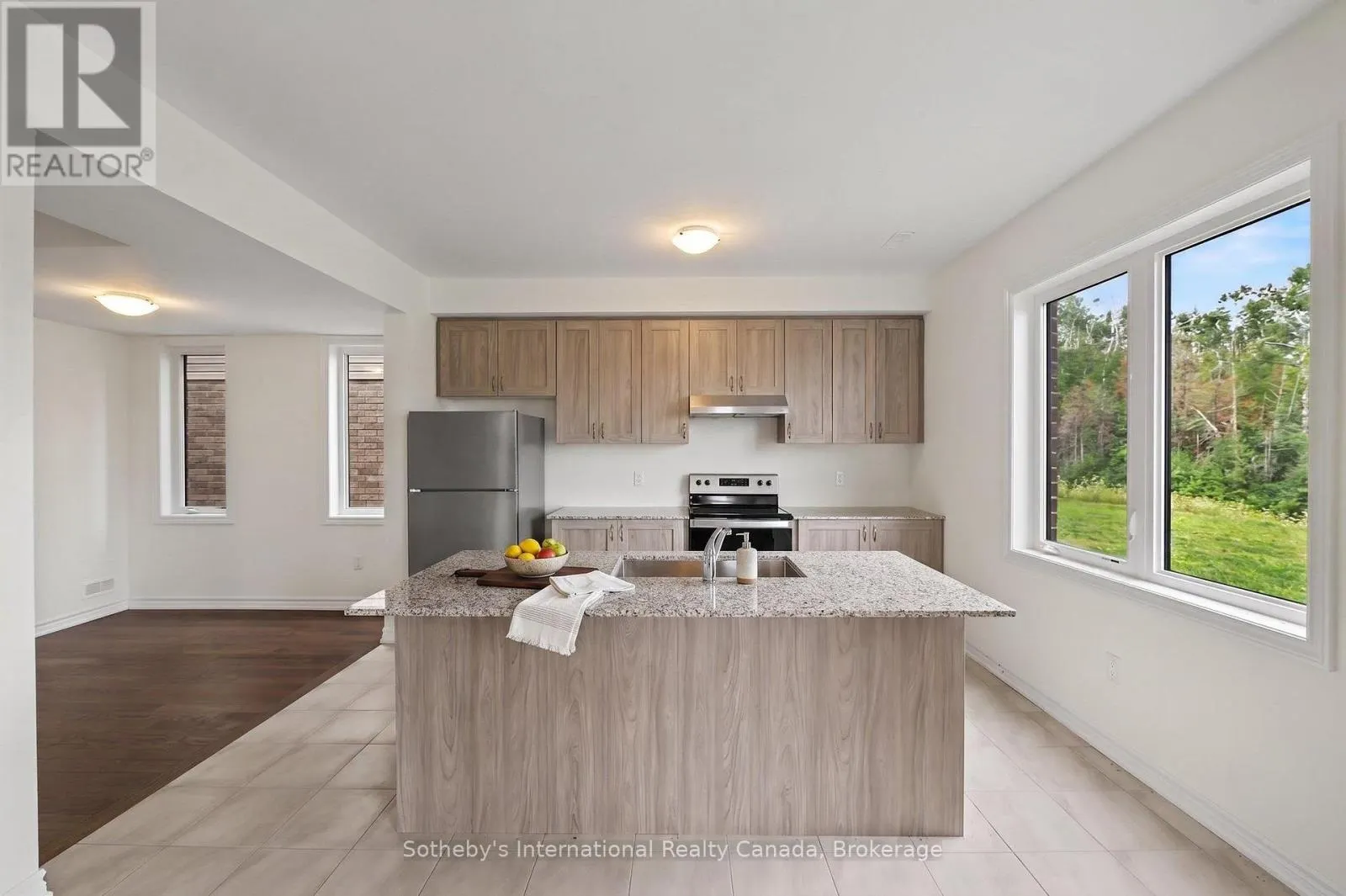 12 HILLCROFT WAY
