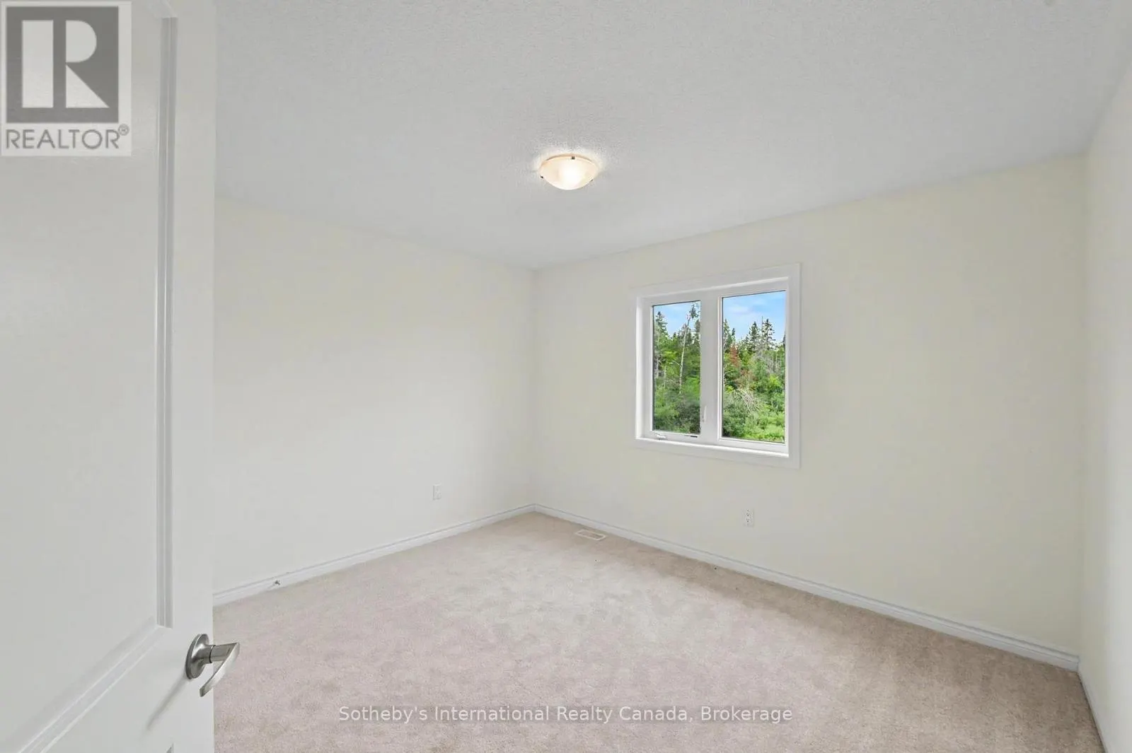 12 HILLCROFT WAY